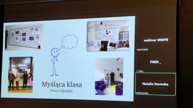 Ekran prezentacji z tytułem „Myśląca klasa” oraz nazwiskiem Peter Liljedahl. Na slajdzie znajdują się zdjęcia z sali szkolnej przedstawiające pracę uczniów przy tablicach oraz ikonę osoby z chmurką myślową. Z prawej strony widoczny jest interfejs webinaru.